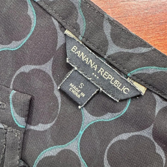 BANANA REPUBLIC Sheer Pintucked Print Blouse Top Button Front - S - Picture 8 of 8